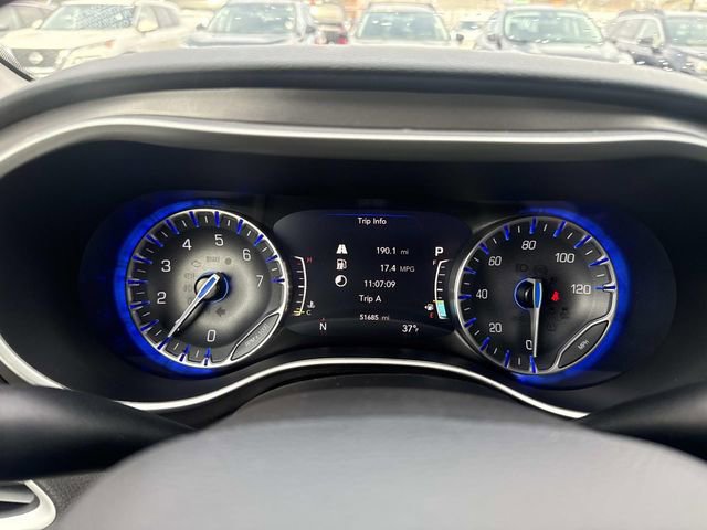 Used 2024 Chrysler Pacifica Touring-L image 38