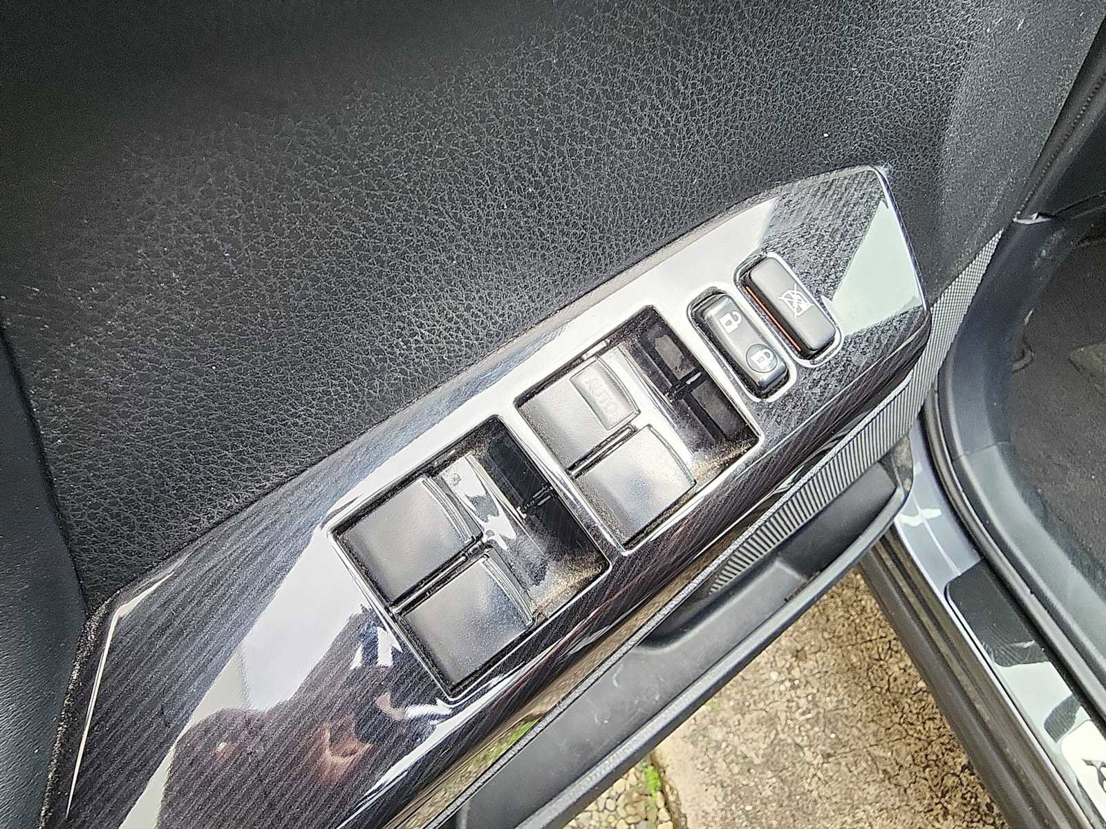 Used 2018 Toyota RAV4 SE AWD/4WD image 14