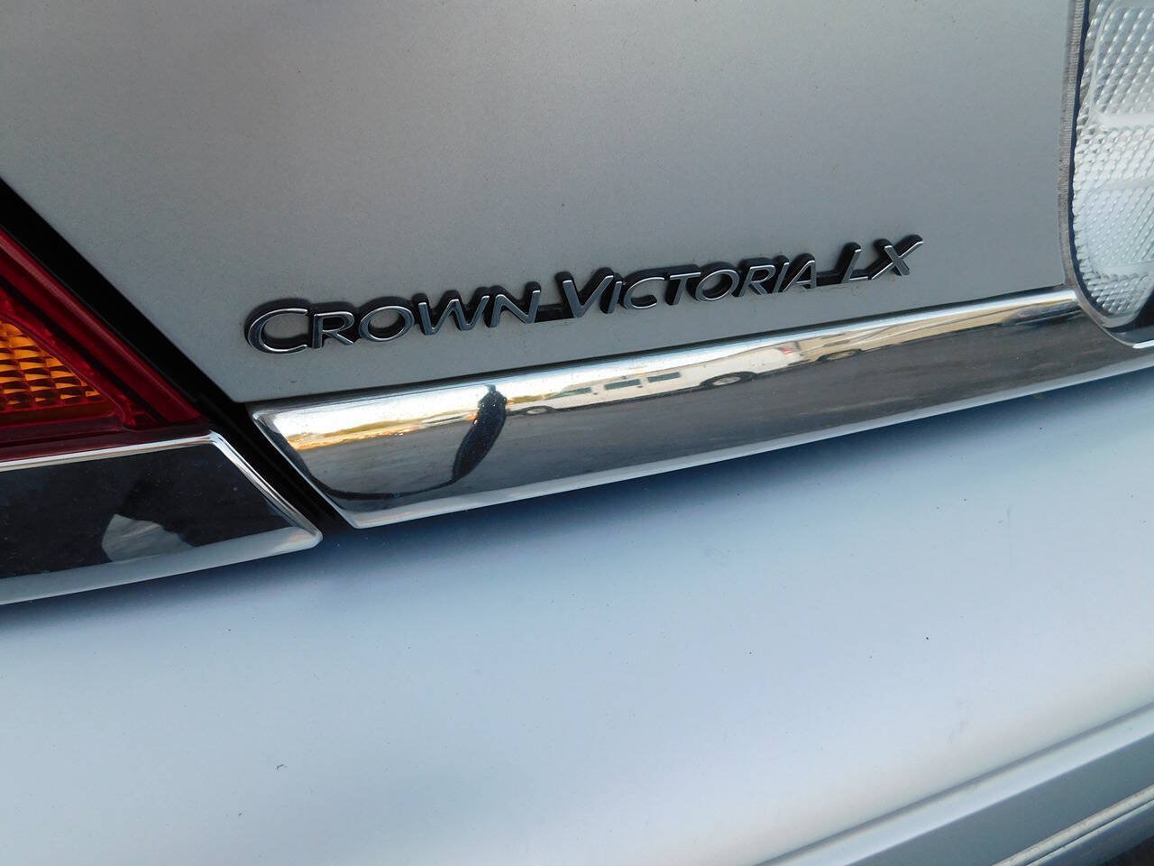 Used 2003 Ford Crown Victoria LX RWD image 8