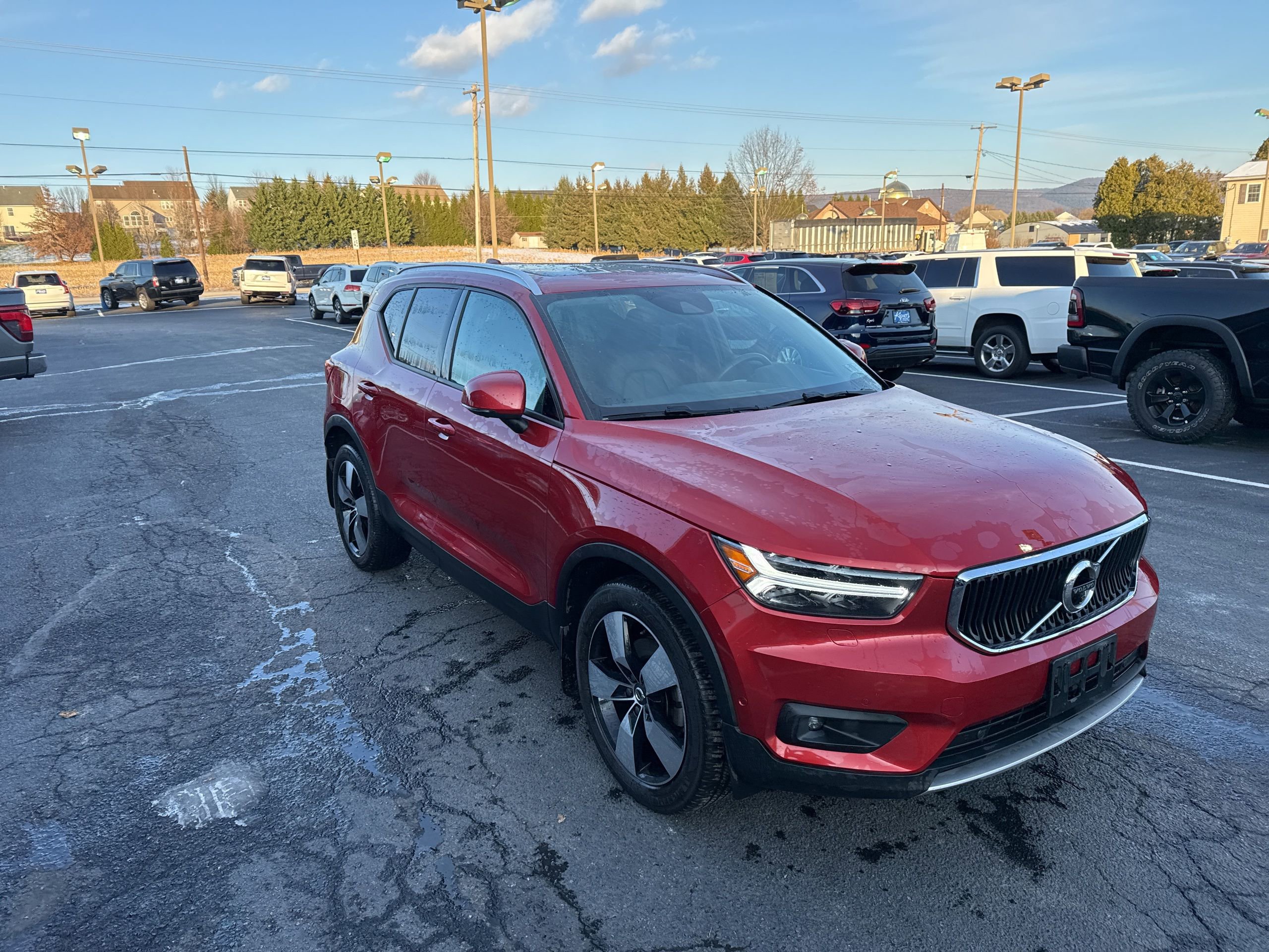 Used 2019 Volvo XC40 T5 Momentum image 8