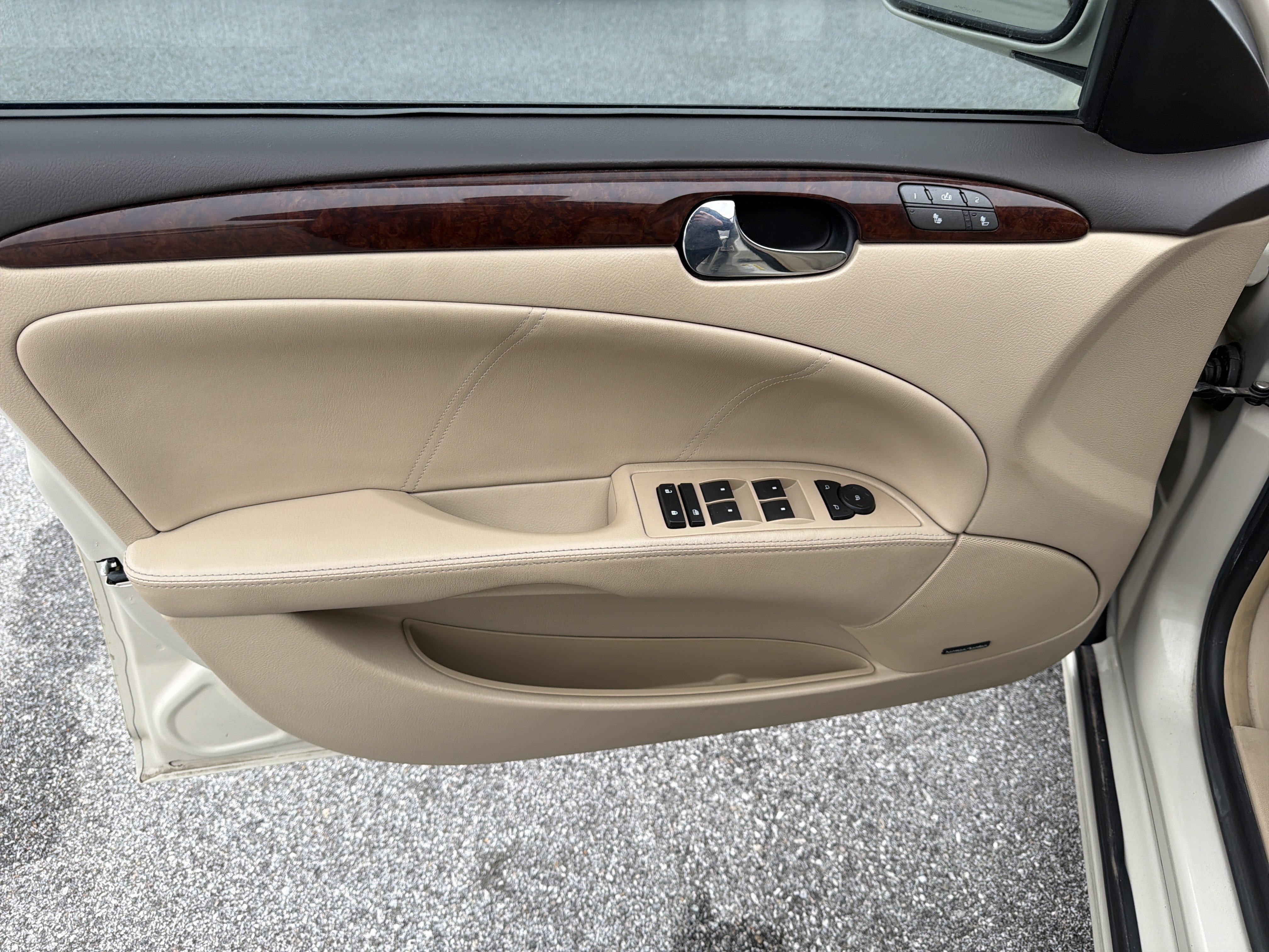 Used 2011 Buick Lucerne CXL FWD image 9