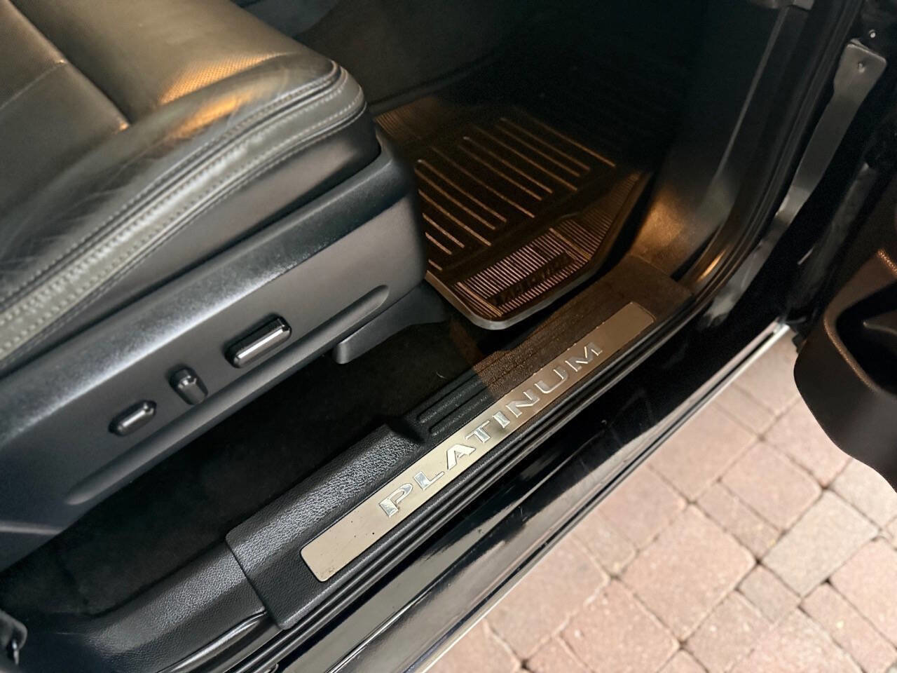 Used 2016 Ford Expedition Platinum image 43