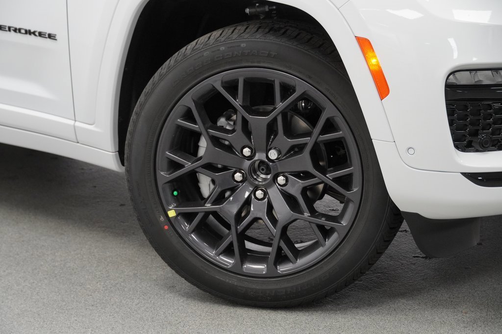 New 2025 Jeep Grand Cherokee Summit image 4