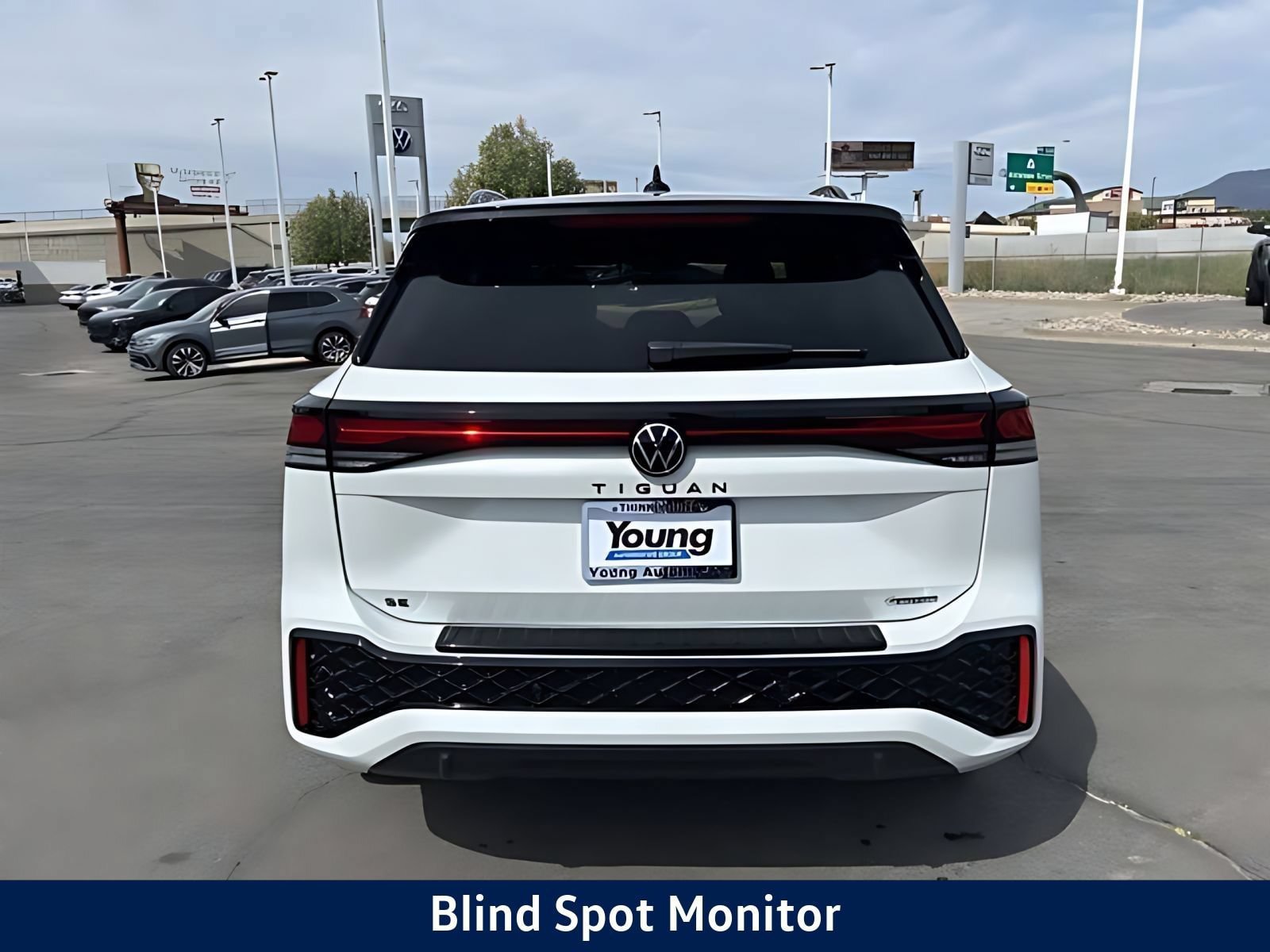 New 2026 Volkswagen Tiguan SE R-Line AWD/4WD image 4