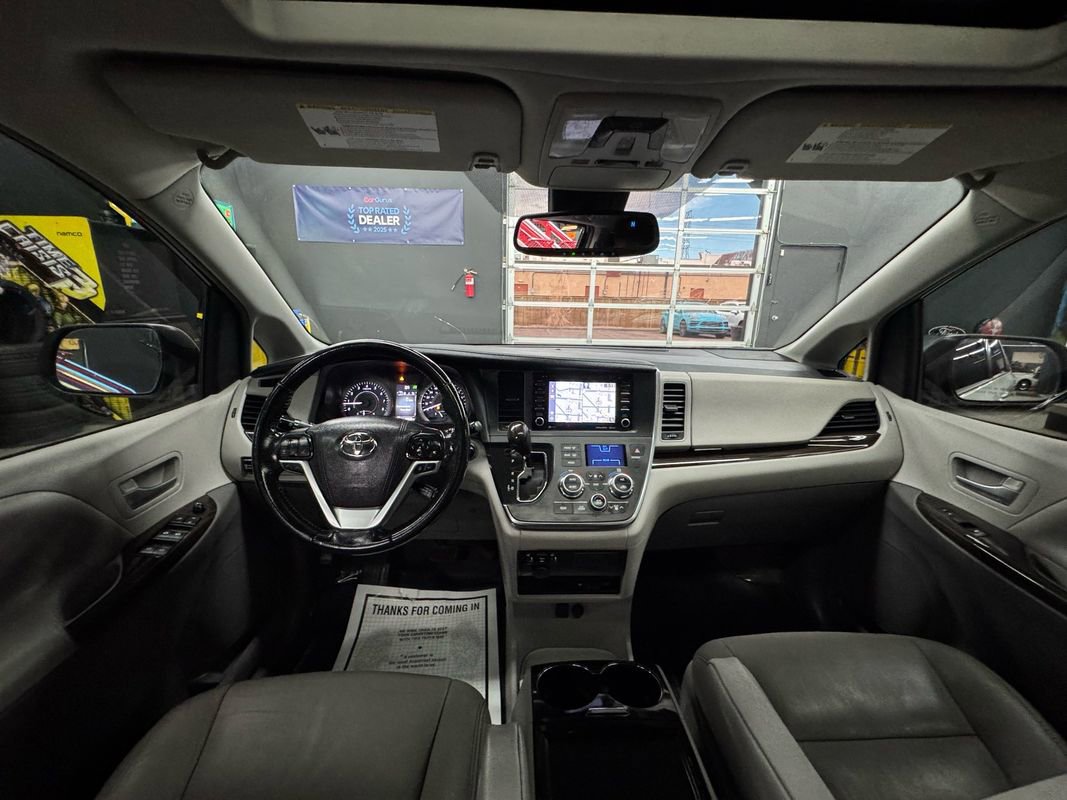 Used 2018 Toyota Sienna XLE Premium AWD/4WD image 34