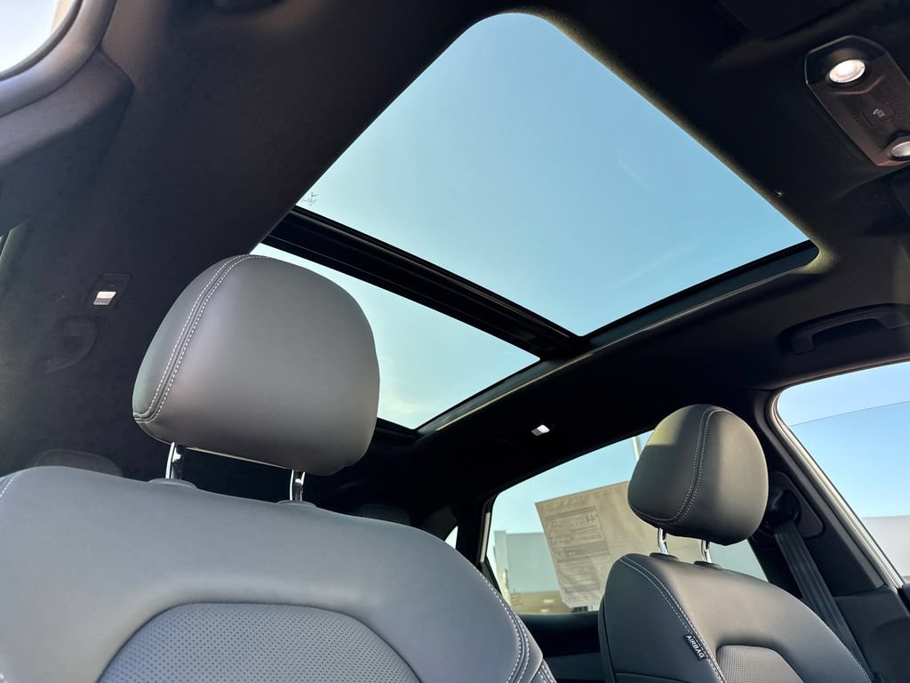 New 2025 VinFast VF 8 Plus AWD/4WD image 14