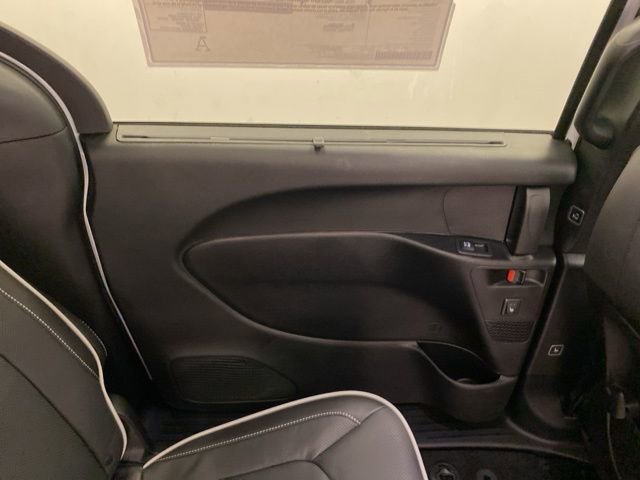 Used 2026 Chrysler Pacifica Limited w/ S Appearance Package image 24