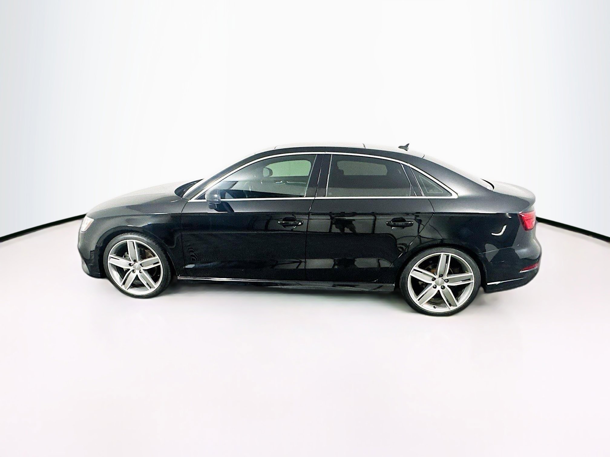 Used 2018 Audi A3 2.0T Premium Plus w/ Premium Plus Package FWD image 4