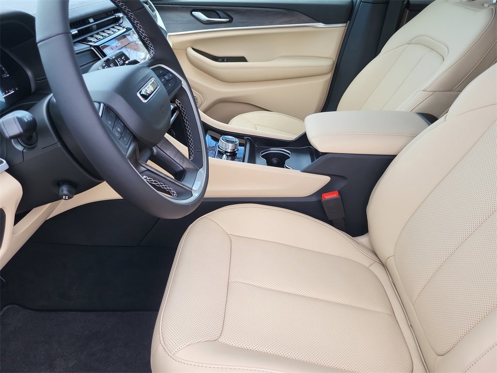 New 2025 Jeep Grand Cherokee Limited image 9