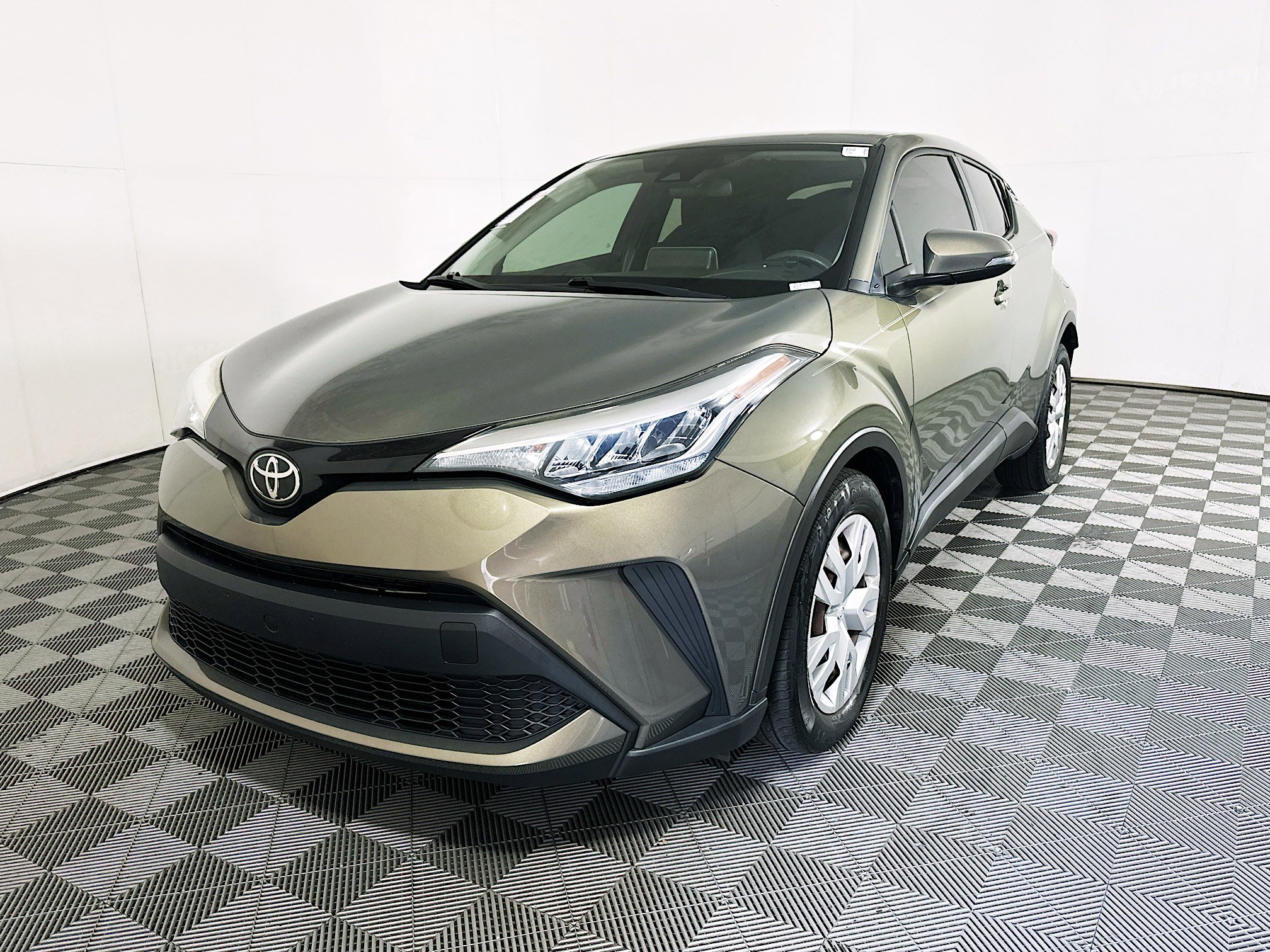 Used 2021 Toyota C-HR LE FWD image 7
