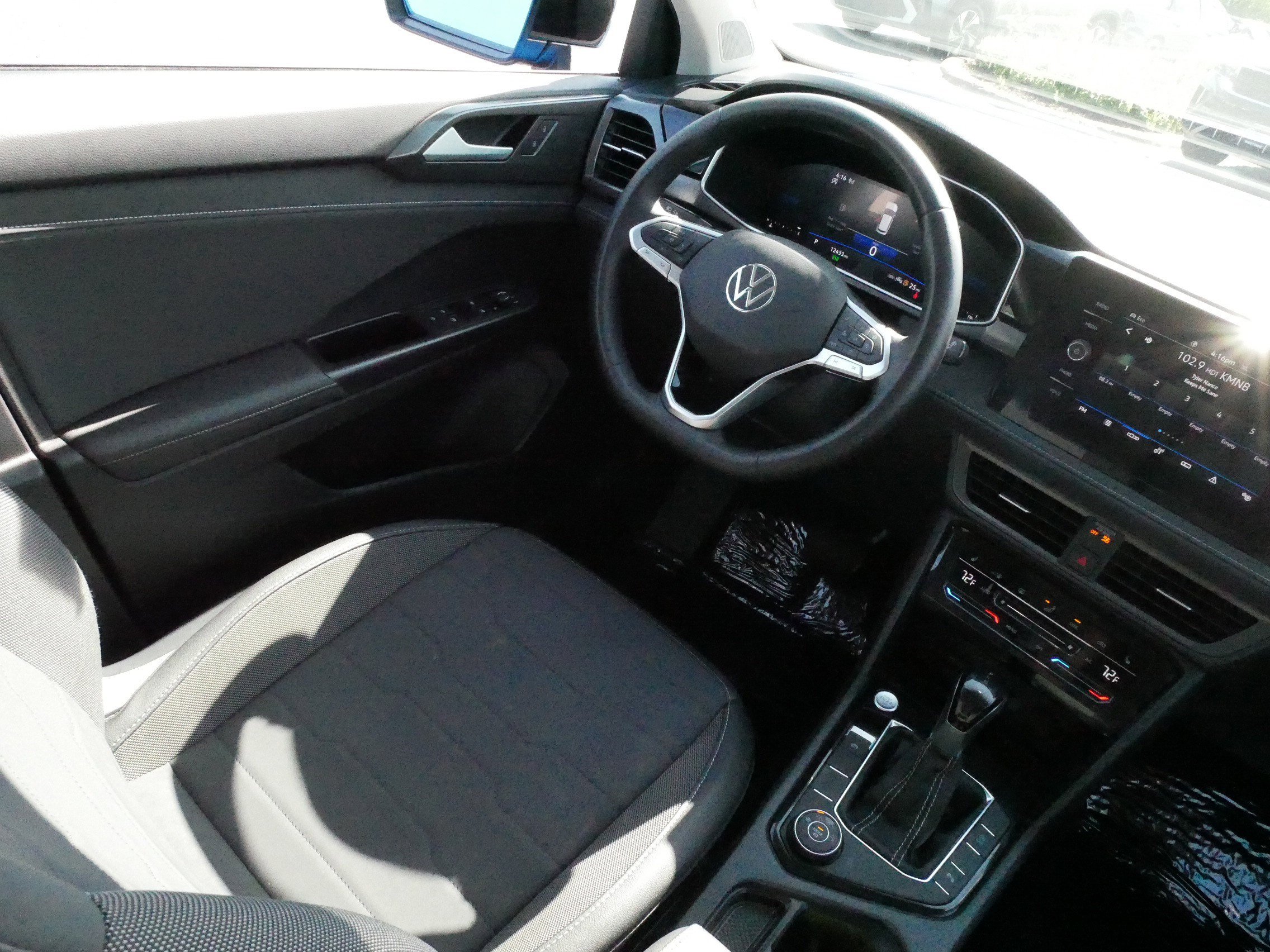 Certified 2025 Volkswagen Taos SE AWD/4WD image 9