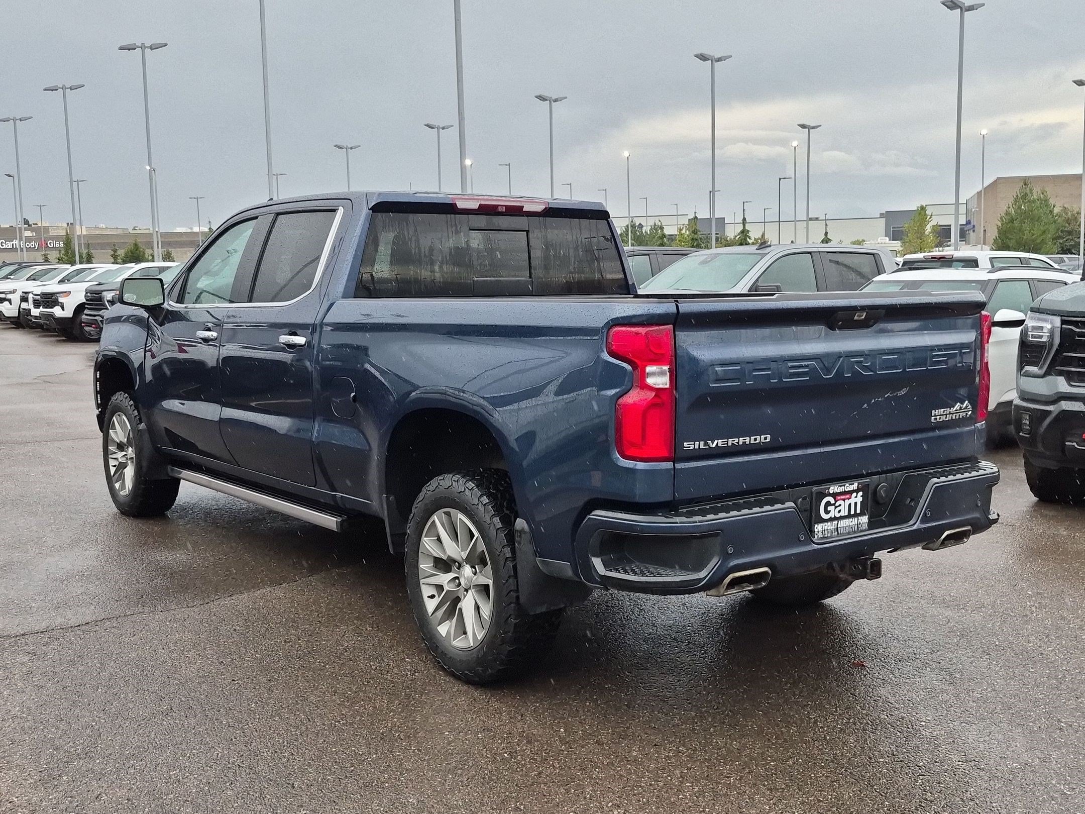 Used 2019 Chevrolet Silverado 1500 High Country w/ Technology Package AWD/4WD image 5