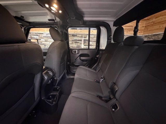 Used 2022 Jeep Gladiator Willys image 27