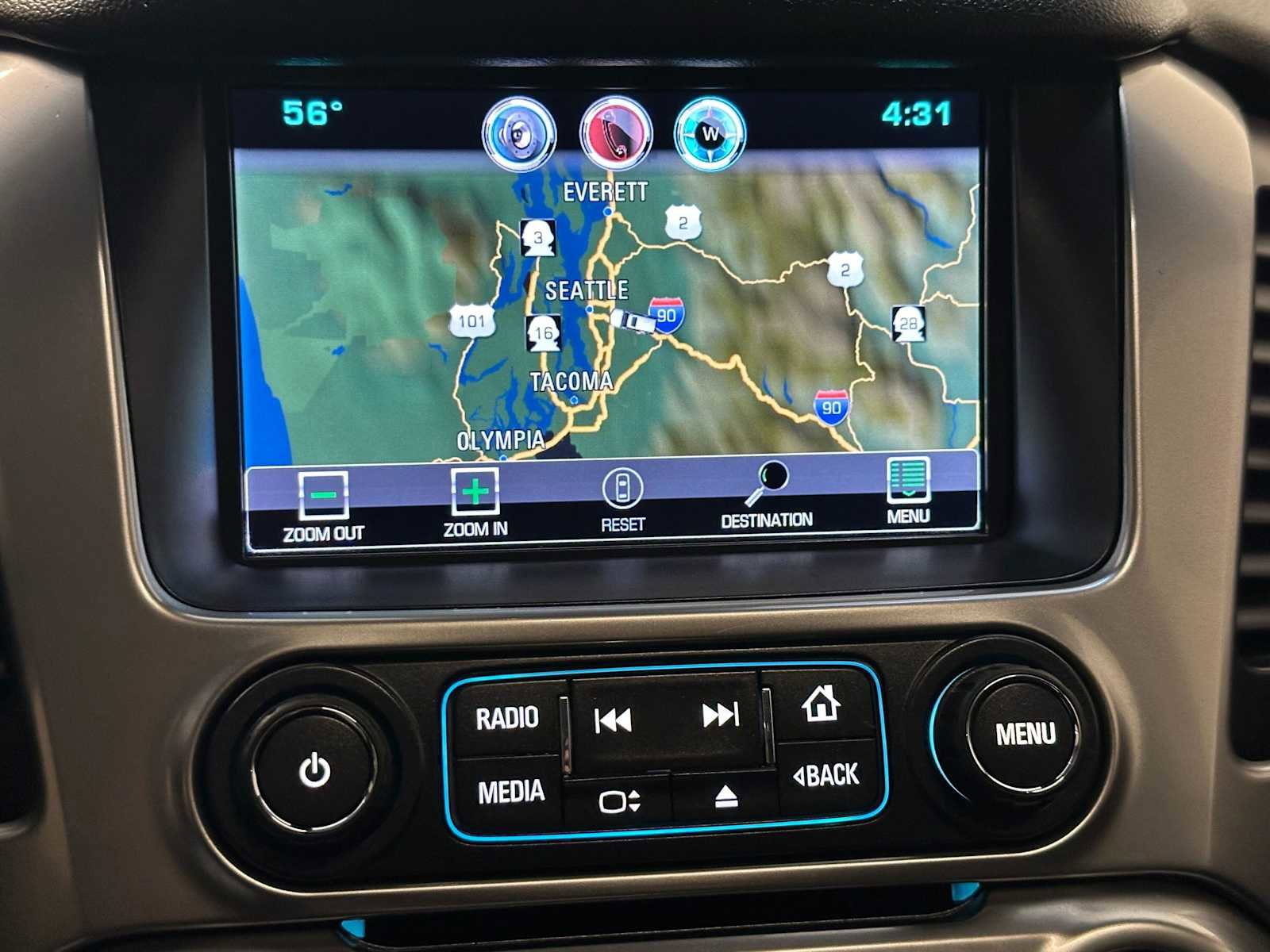 Used 2015 Chevrolet Suburban LT w/ Luxury Package AWD/4WD image 14