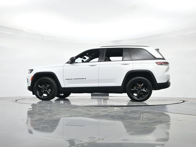 Used 2023 Jeep Grand Cherokee Altitude image 35
