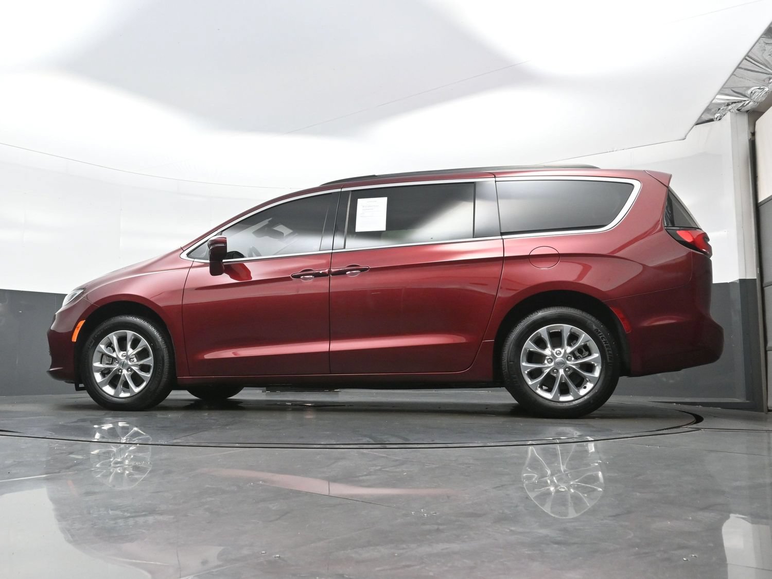 Used 2022 Chrysler Pacifica Touring-L AWD/4WD image 30
