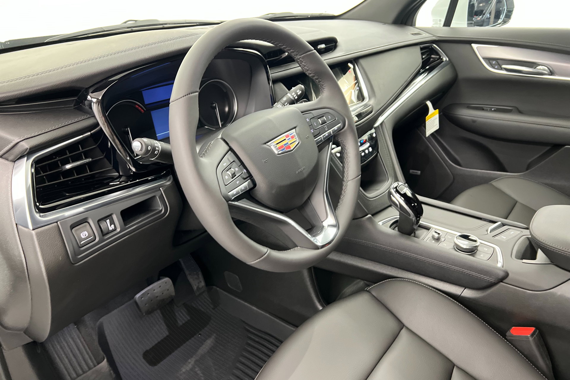 New 2025 Cadillac XT6 Luxury w/ LPO, Floor Liner Package image 16