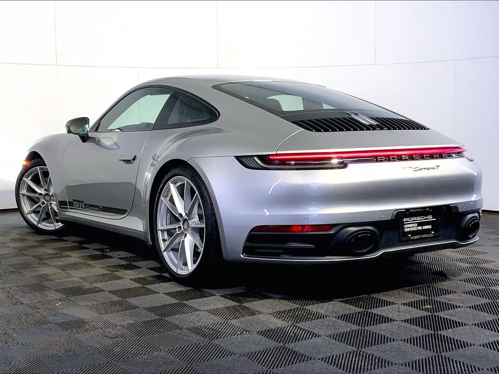 Used 2024 Porsche 911 Carrera T image 3