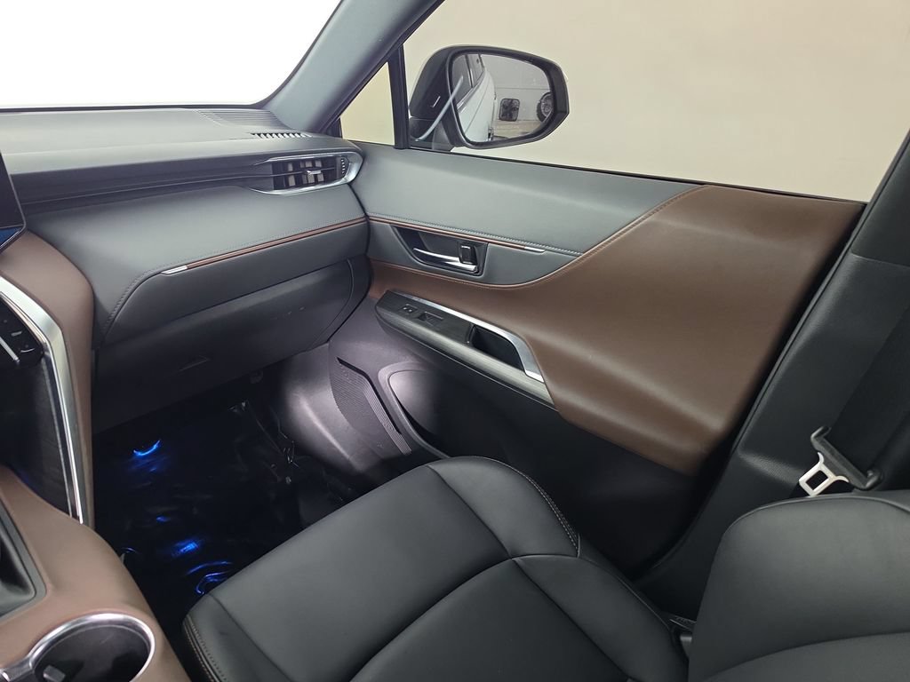 Certified 2023 Toyota Venza XLE AWD/4WD image 30