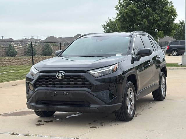 Used 2025 Toyota RAV4 LE AWD/4WD image 3