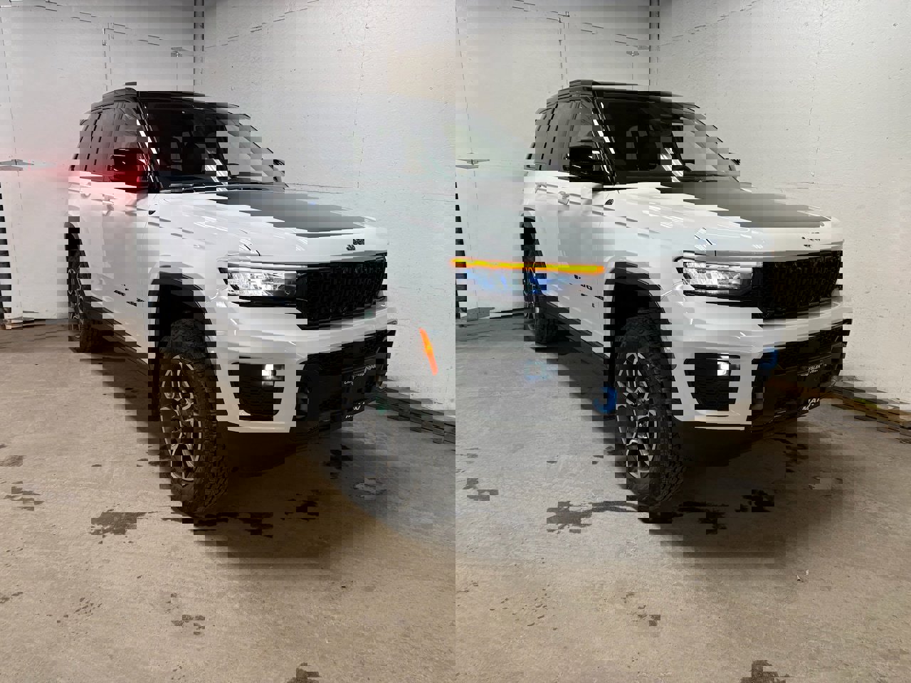 Used 2023 Jeep Grand Cherokee Trailhawk image 1