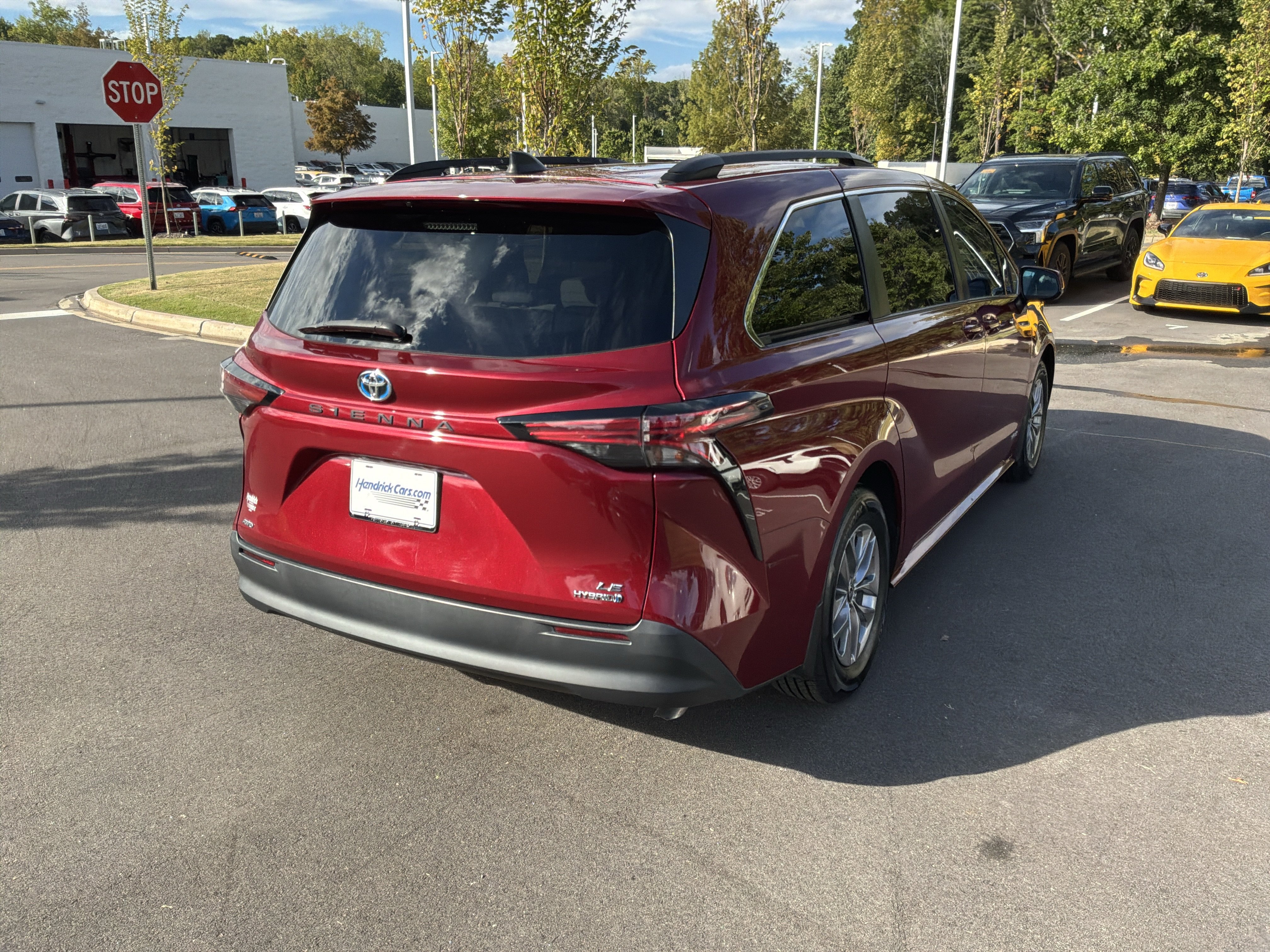 Used 2021 Toyota Sienna LE AWD/4WD image 10