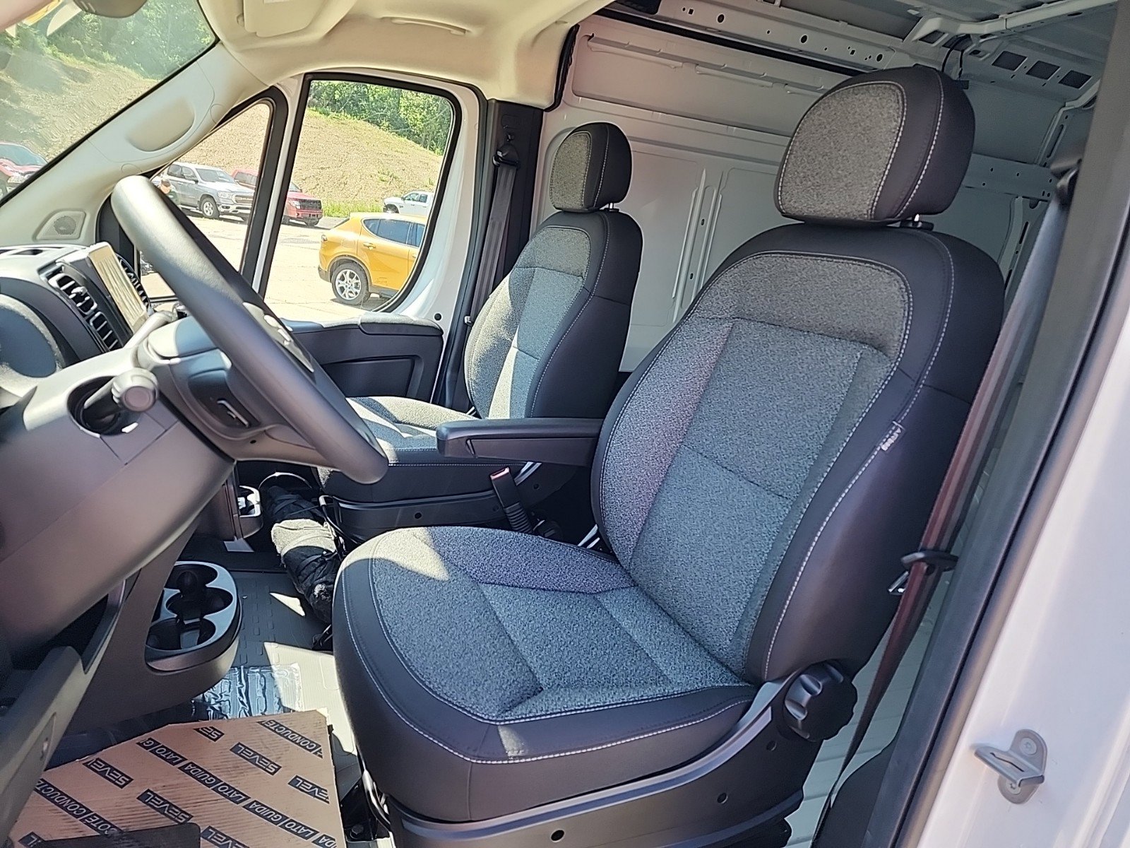 New 2024 RAM ProMaster 3500 w/ Convenience Group image 23