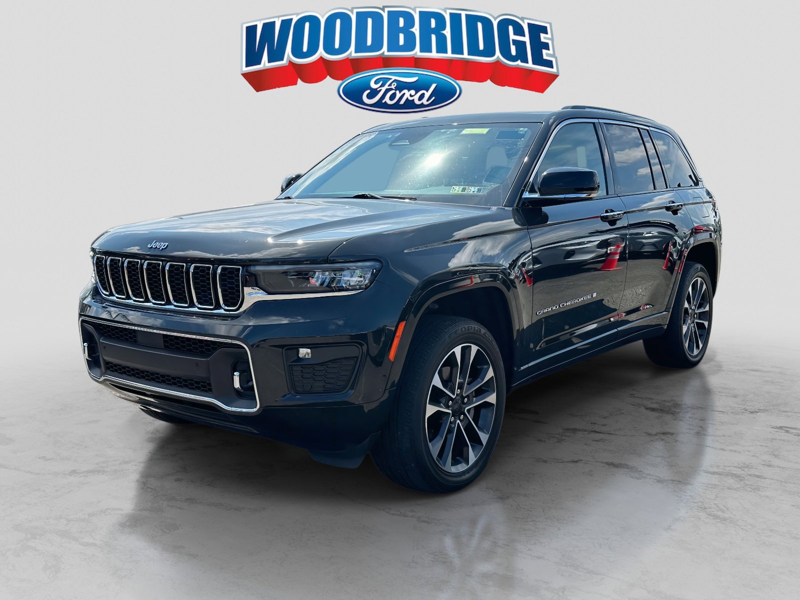Used 2023 Jeep Grand Cherokee Overland w/ Luxury Tech Group IV image 2