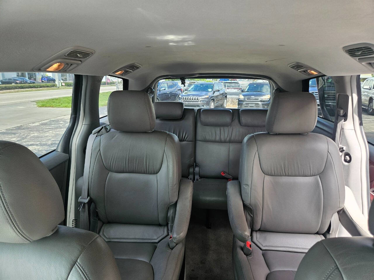 Used 2010 Toyota Sienna LE image 19