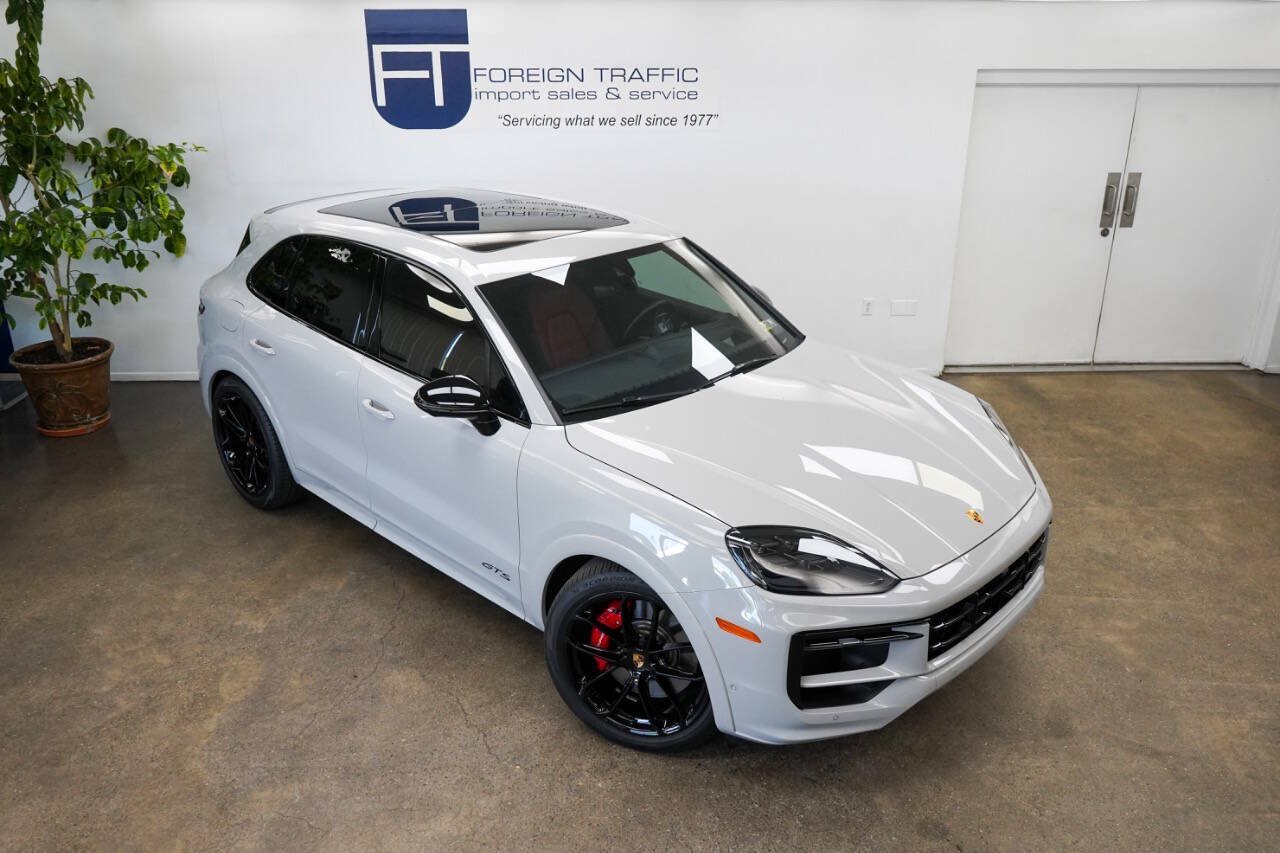 Used 2025 Porsche Cayenne GTS AWD/4WD image 35