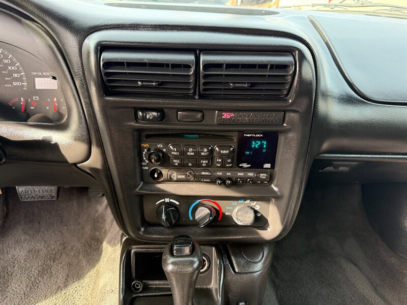Used 2002 Chevrolet Camaro LT w/ Preferred Equipment Group 1 image 16