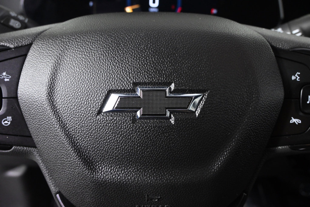 Used 2024 Chevrolet Trax RS w/ Sunroof Package FWD image 34