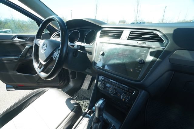 Used 2018 Volkswagen Tiguan SEL image 32
