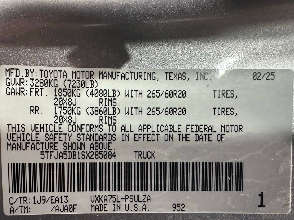 Used 2025 Toyota Tundra Limited AWD/4WD image 11