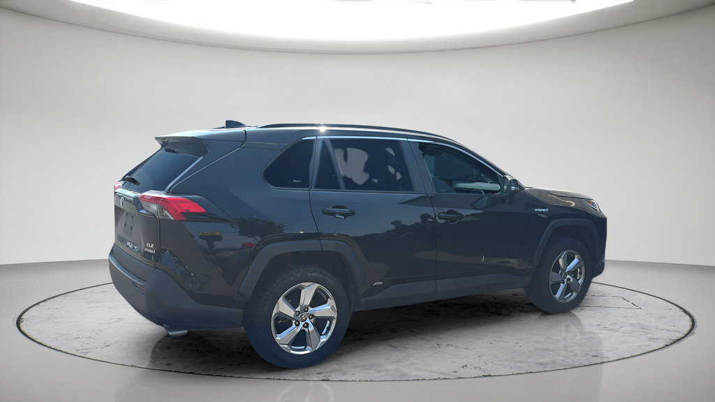 Used 2021 Toyota RAV4 XLE Premium AWD/4WD image 5