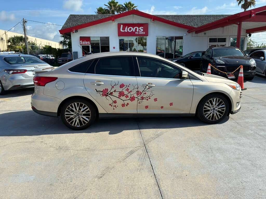 Used 2018 Ford Focus Titanium FWD image 3