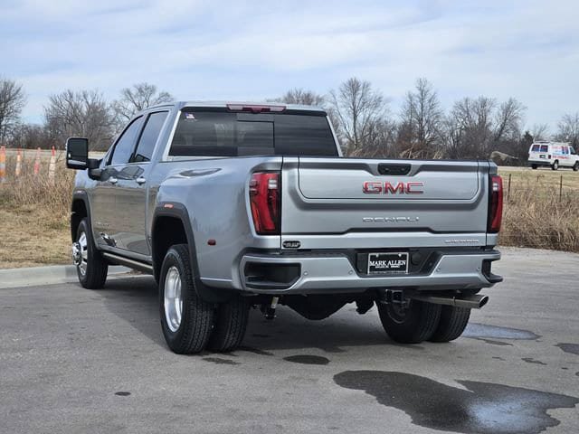 New 2026 GMC Sierra 3500 Denali w/ Denali Reserve Package AWD/4WD image 3