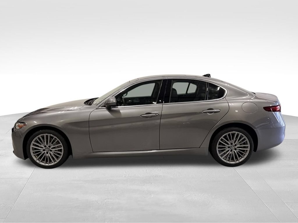 Used 2019 Alfa Romeo Giulia Ti w/ Quick Order Package 22X Lusso AWD/4WD image 2