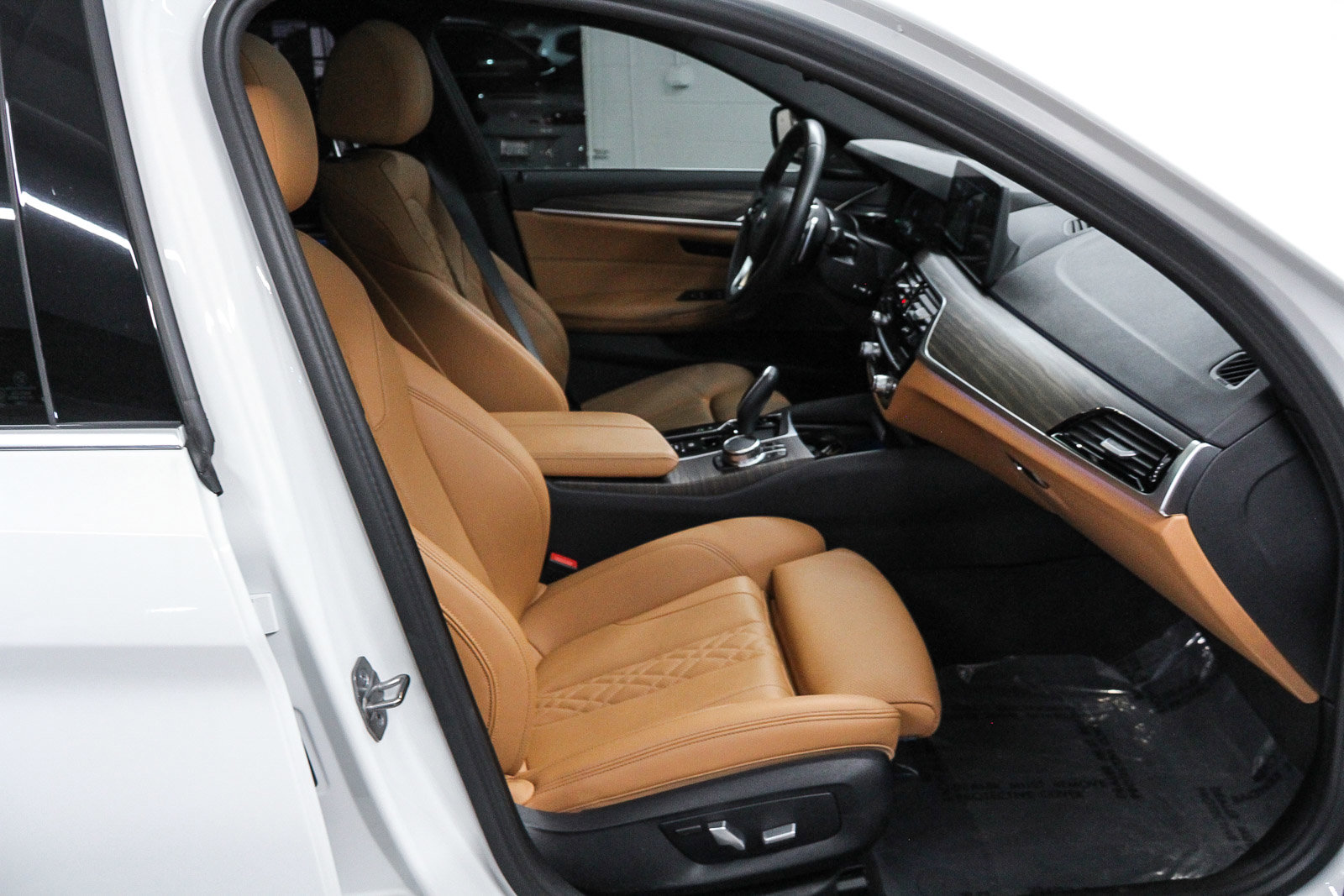 Certified 2023 BMW 530e 530e w/ Premium Package image 18