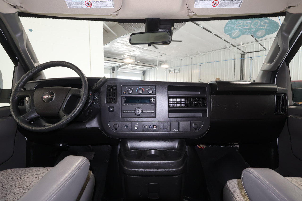 Certified 2025 GMC Savana 3500 LT w/ LT Preferred Equipment Group RWD image 21