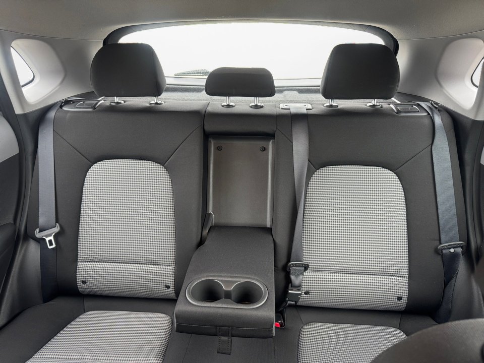 Used 2018 Hyundai Kona SE image 14