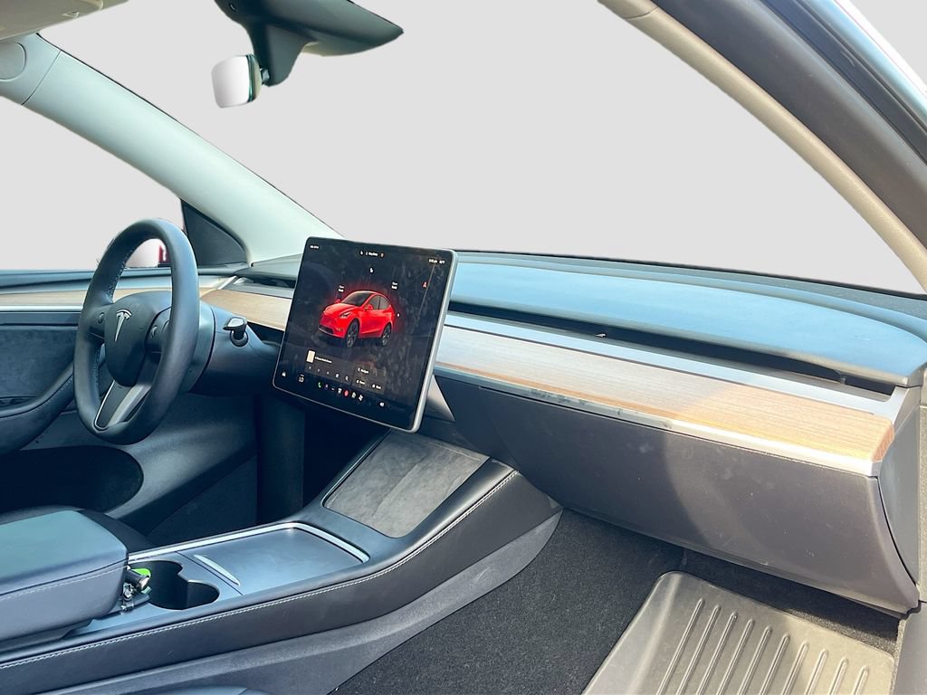 Used 2025 Tesla Model Y Long Range RWD image 30