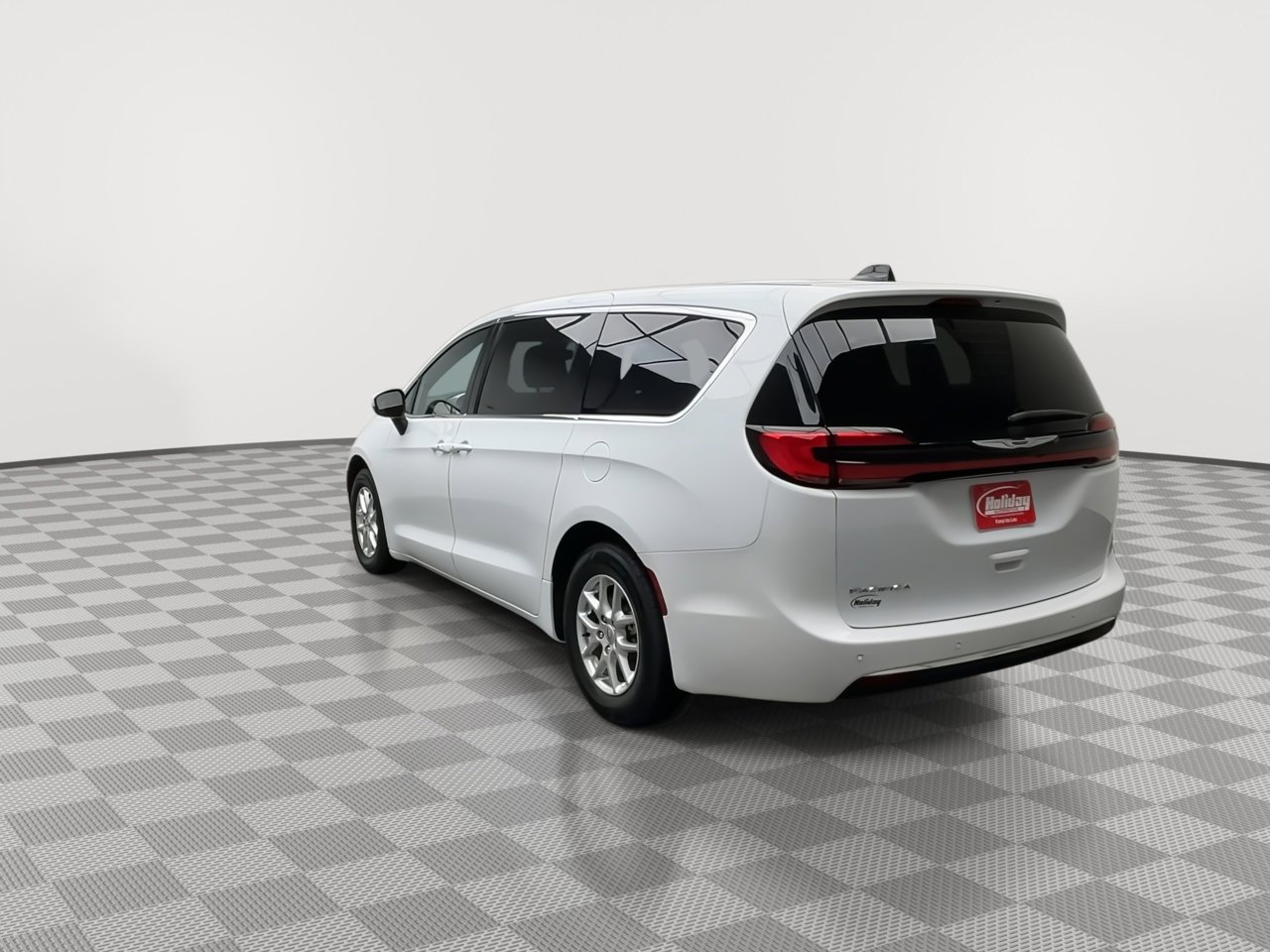 Used 2023 Chrysler Pacifica Touring image 37
