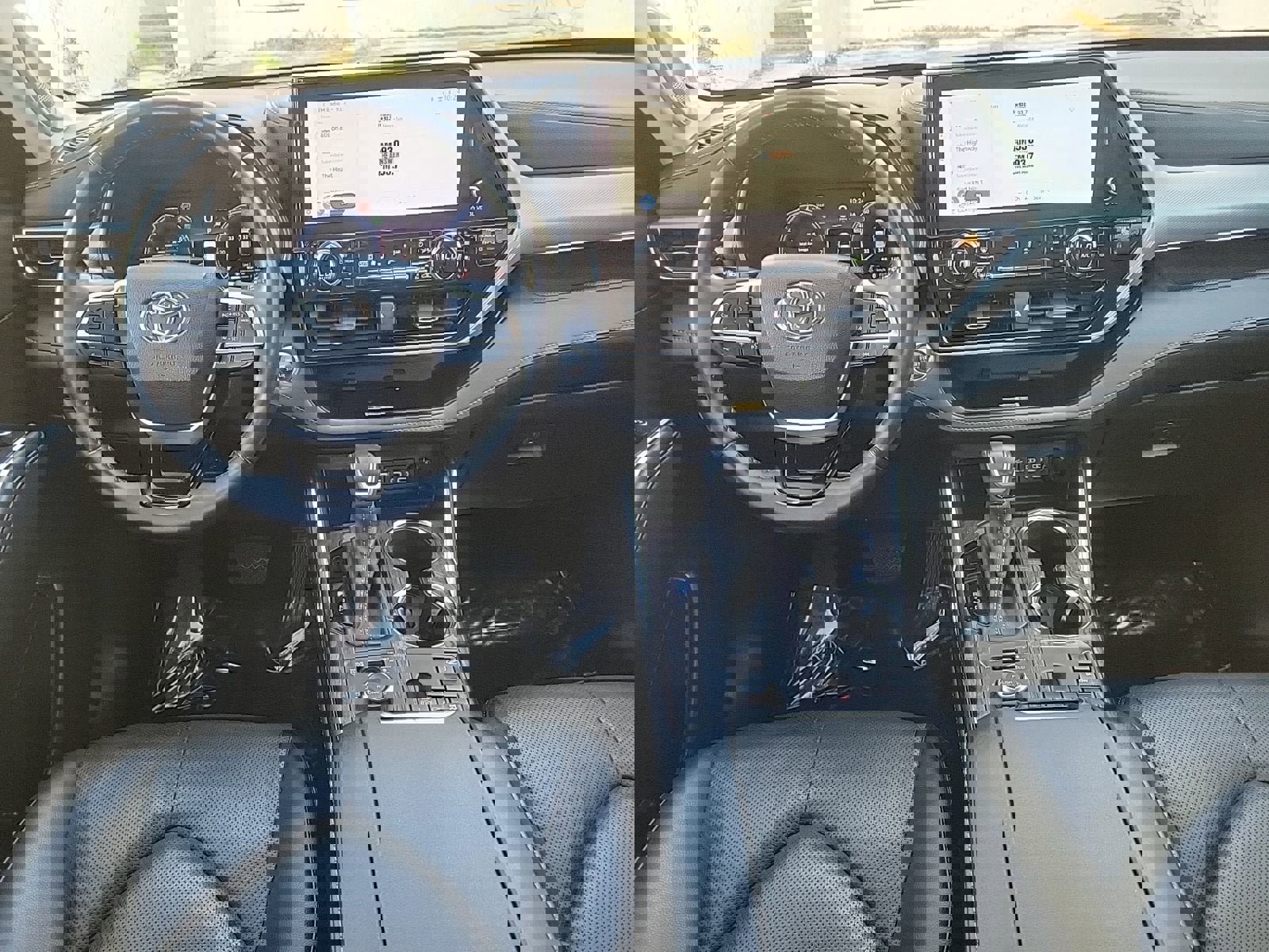 Used 2023 Toyota Highlander Platinum image 18