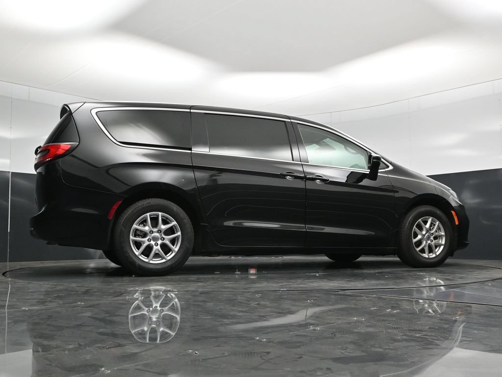 Used 2024 Chrysler Pacifica Touring-L FWD image 56