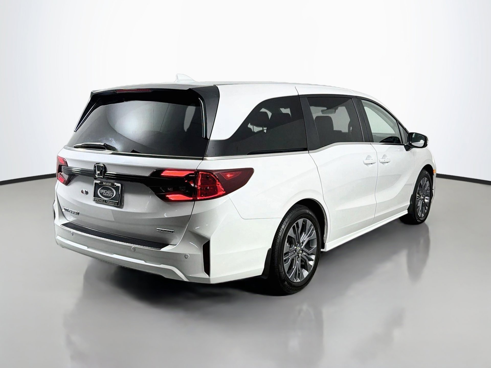 Certified 2025 Honda Odyssey Touring image 3