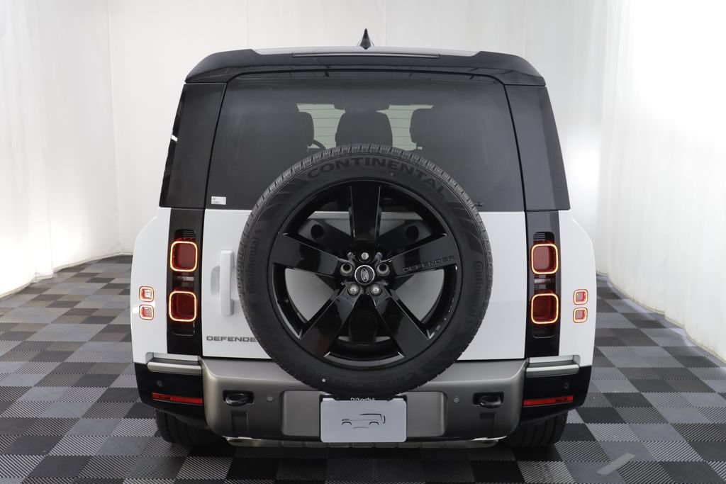 Certified 2025 Land Rover Defender 130 X-Dynamic SE AWD/4WD image 17
