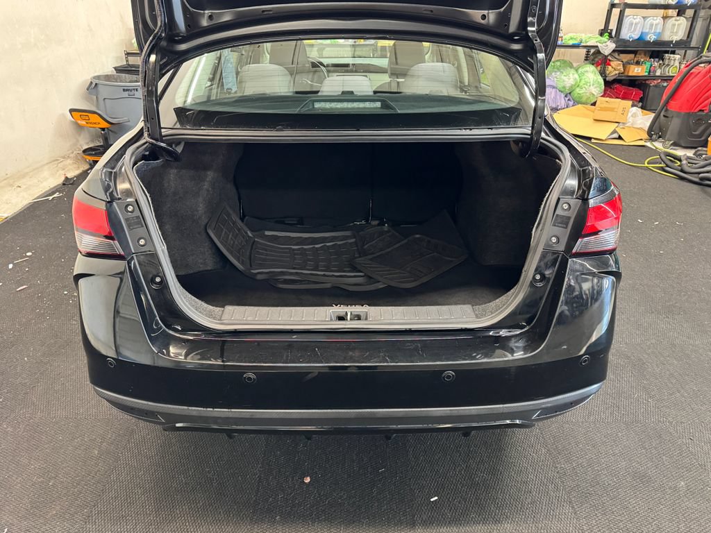 Used 2021 Nissan Versa SV FWD image 6