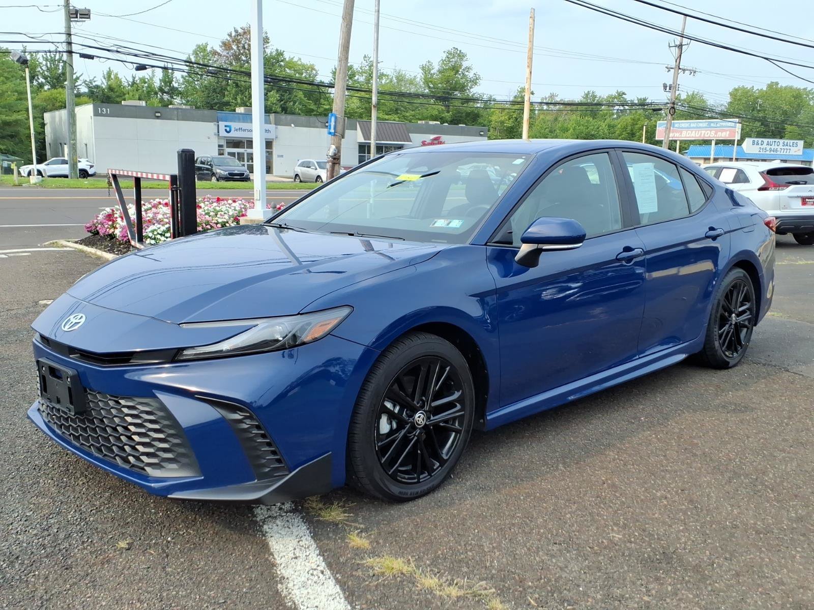 Used 2025 Toyota Camry SE FWD image 8