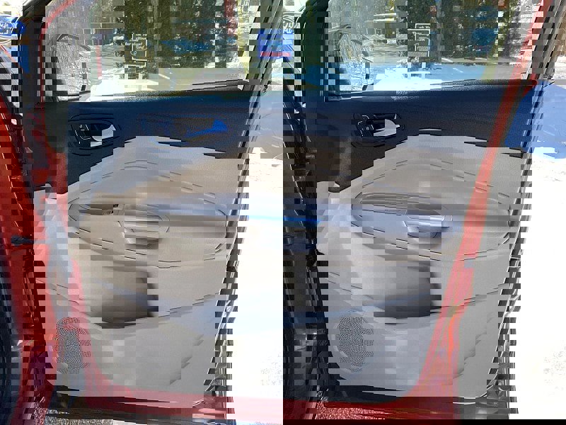 Used 2019 Ford Escape Titanium image 31